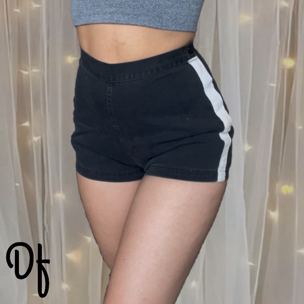 Vintage Black and White High Waist Sporty Shorts 24 Waist